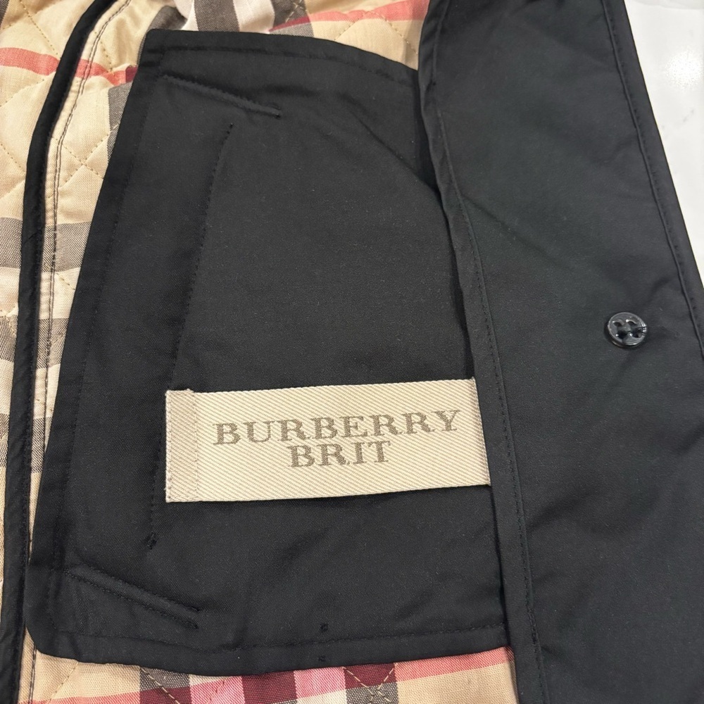 Burberry Black Quilted Puffer Jacket - Picture 5 of 10